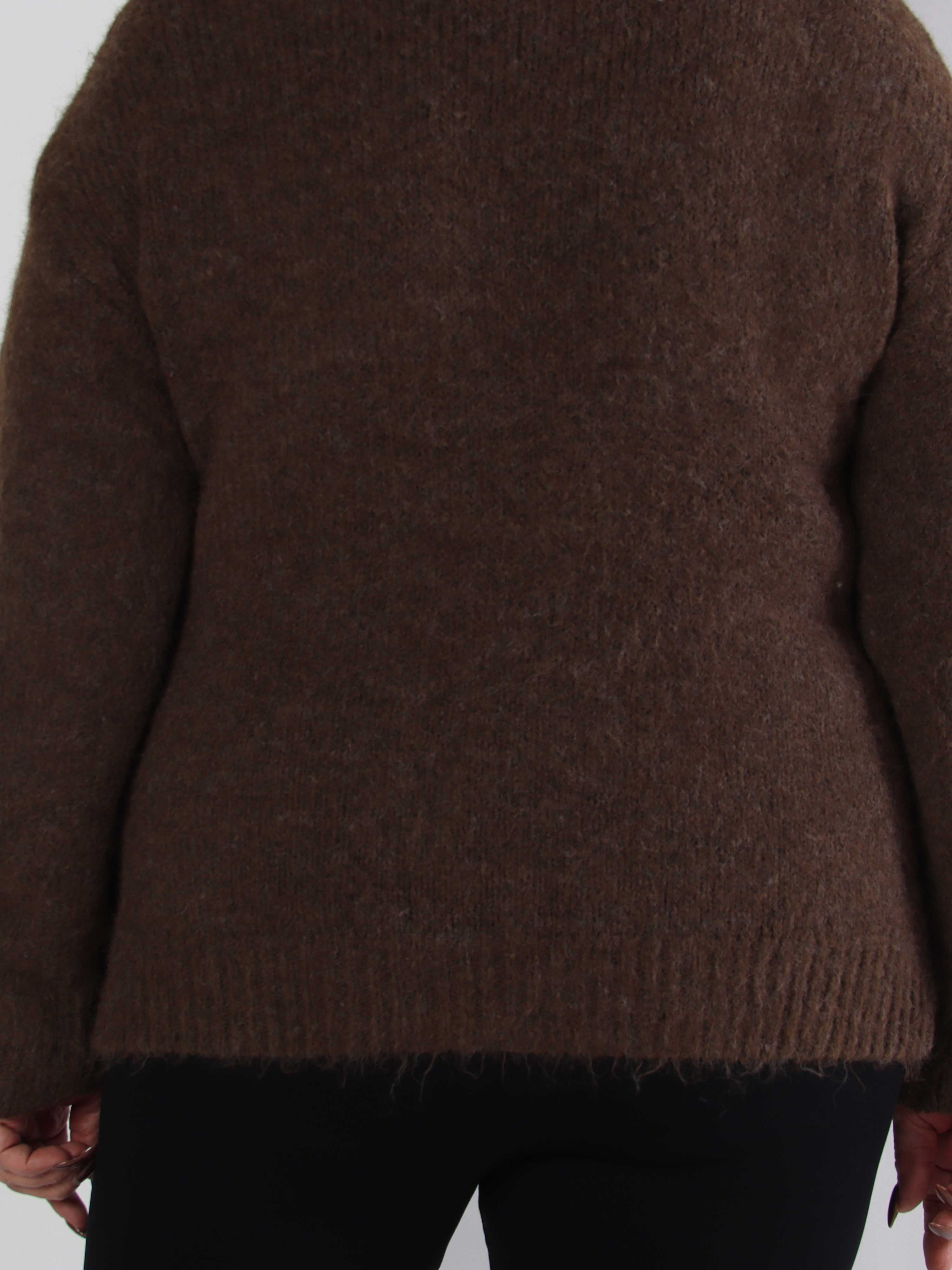 Adira - Blød plus size strik med grafisk logo